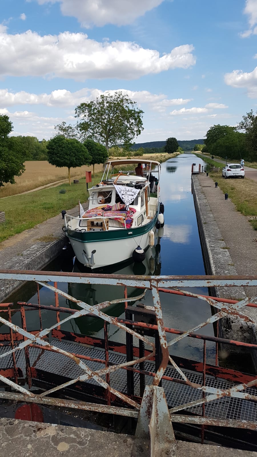 Attente d'un autre bateau à Vincelle