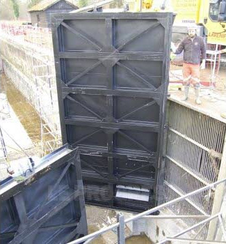 Travaux important sur l’écluse du canal à Briennon