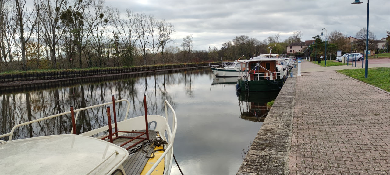 Niveau du canal dans le port de Briennon - 90cm