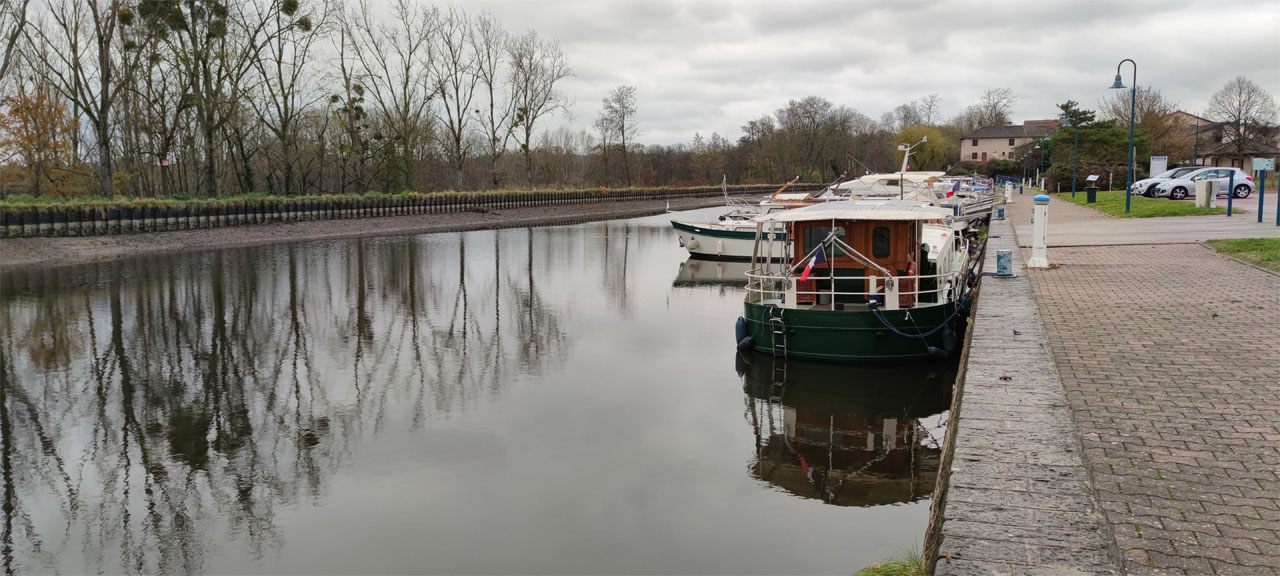 Niveau du canal dans le port de Briennon - 1m40