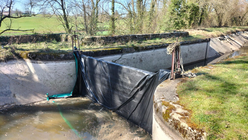 Batardeau au pont de la Teyssonne, coté port de Briennon