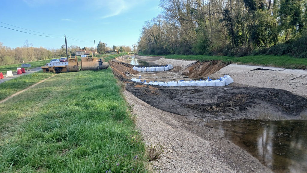 Travaux brêche dans le bief Briennon Artaix-Melay