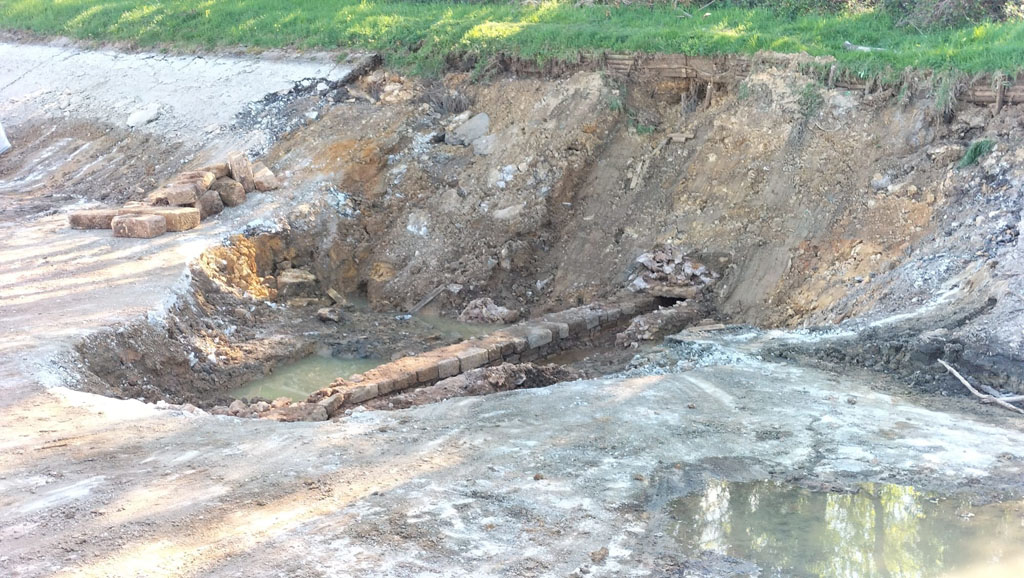 Travaux brêche dans le bief Briennon Artaix-Melay